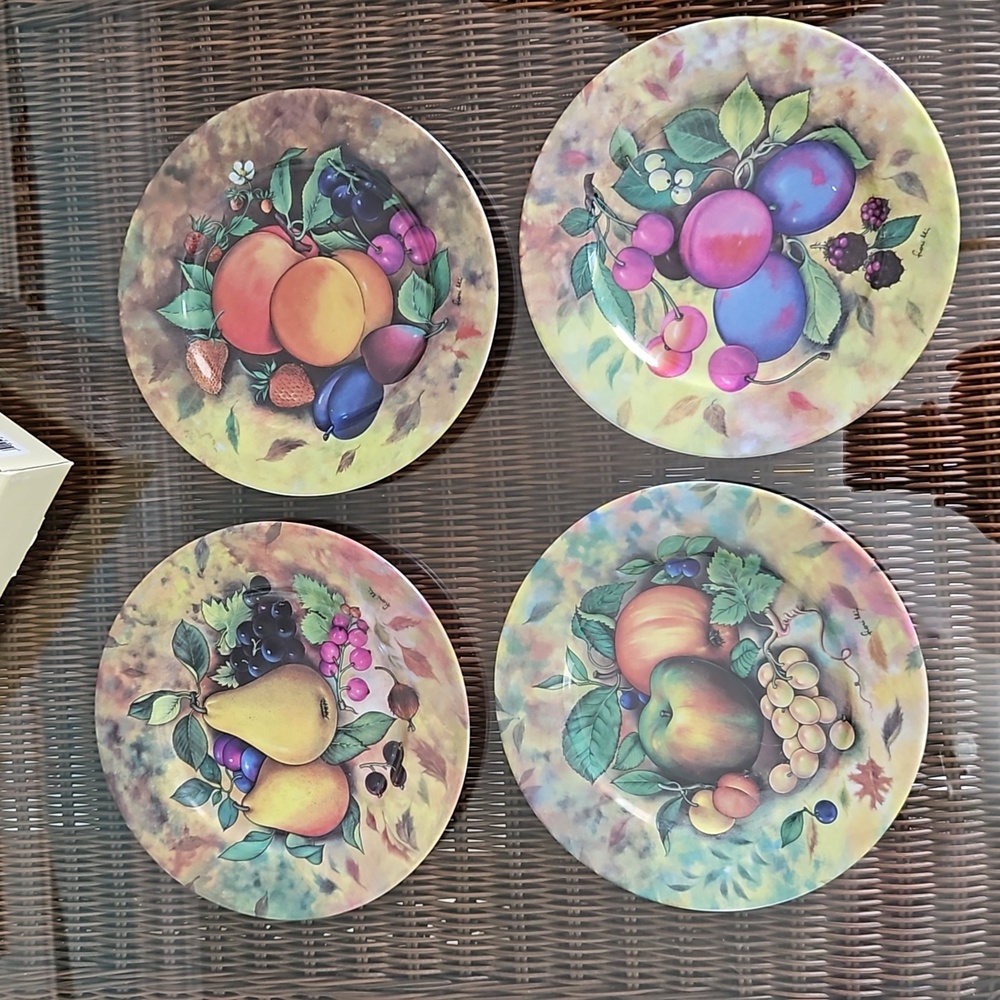 Dessert plates by Limoges/ Set of 4/ Made in Italy